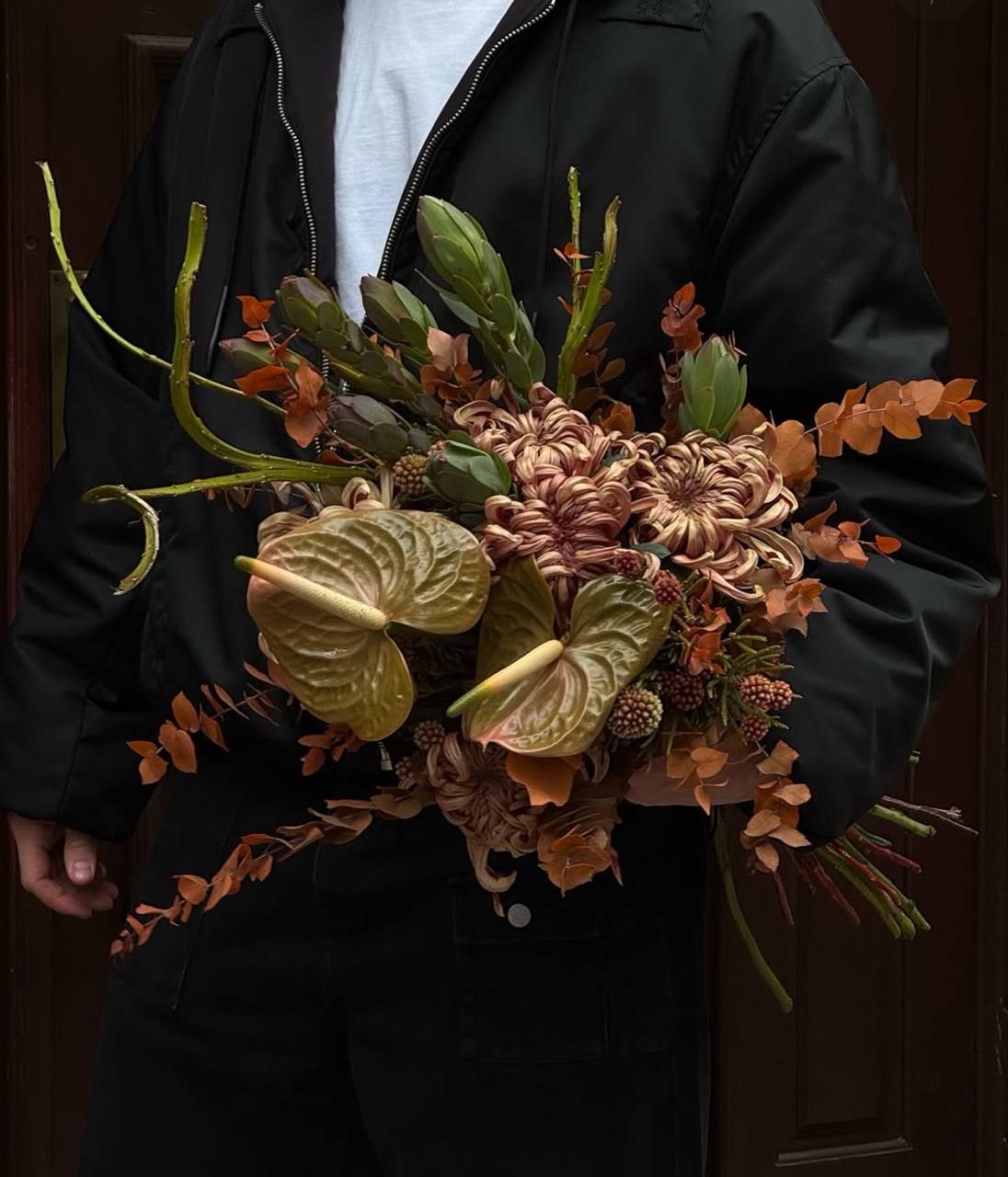 Warm chrysanthemum arrangement by Mimosova Atelier